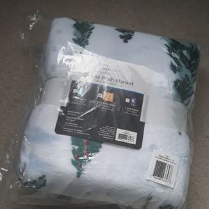 Full queen-size Deluxe Plush Blanket Mainstays